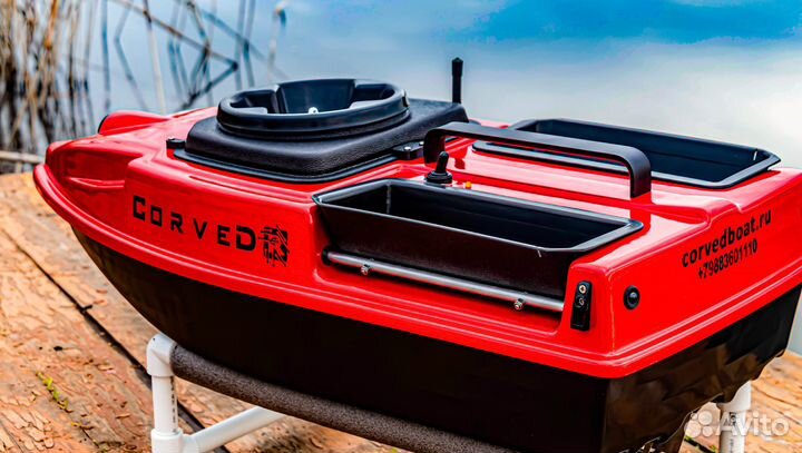 Кораблик для рыбалки и завоза прикормки