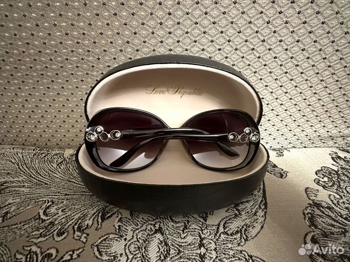 Солнцезащитные очки Love republic