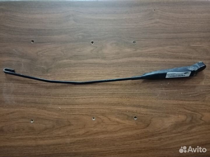 Продам задний поводок дворника авенсис лифтбек