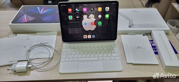 iPad Pro 11 Cellular 2021, Magic Keyboard, Pencil