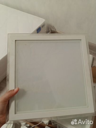 Продам две люстры и 11 точечных светильников