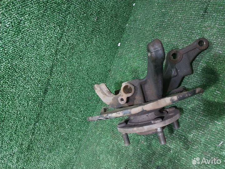 Кулак поворотный передний правый Nissan Bluebird