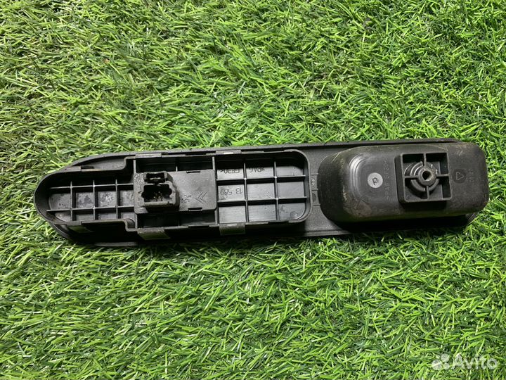 Кнопка стеклоподъемника Peugeot 307