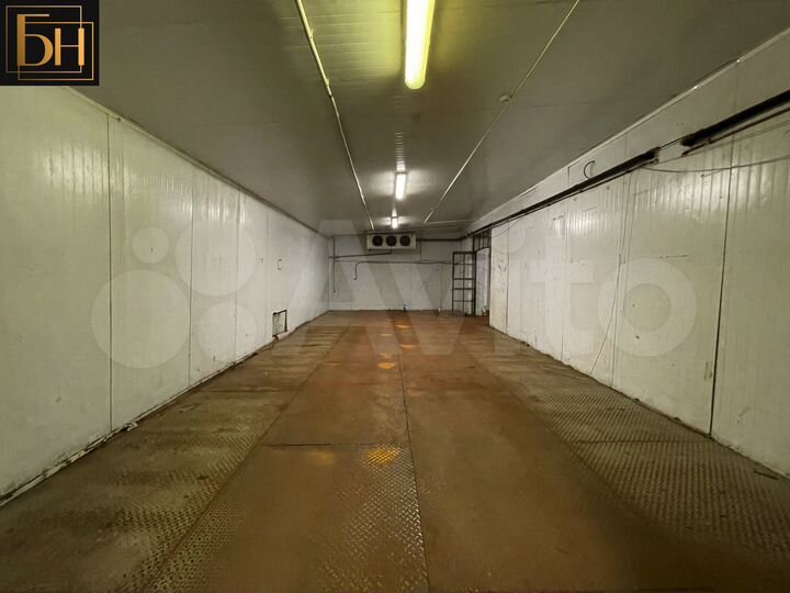 База со складом-холодильником, 900 м²