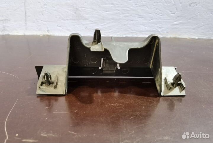 Кронштейн радиатора передний правый Renault Arkana