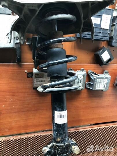 Стойка в сборе передняя левая Audi A4