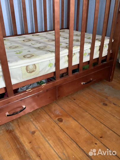 Детская кроватка с матрасом