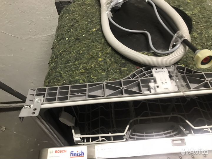 Встраевамая посудомоечная машина