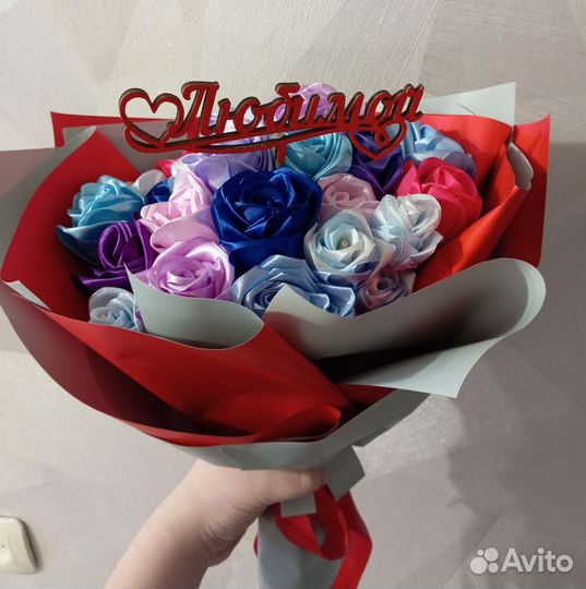 Букет из атласных роз