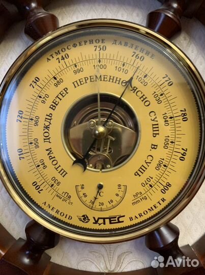 Барометр настенный