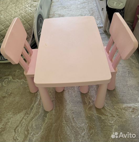 Детский стол и 2 стула