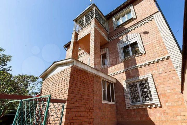 Коттедж 304,8 м² на участке 8,06 га