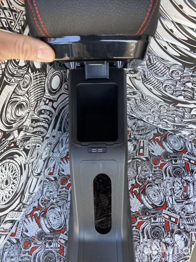 Подлокотник LADA Vesta штатный