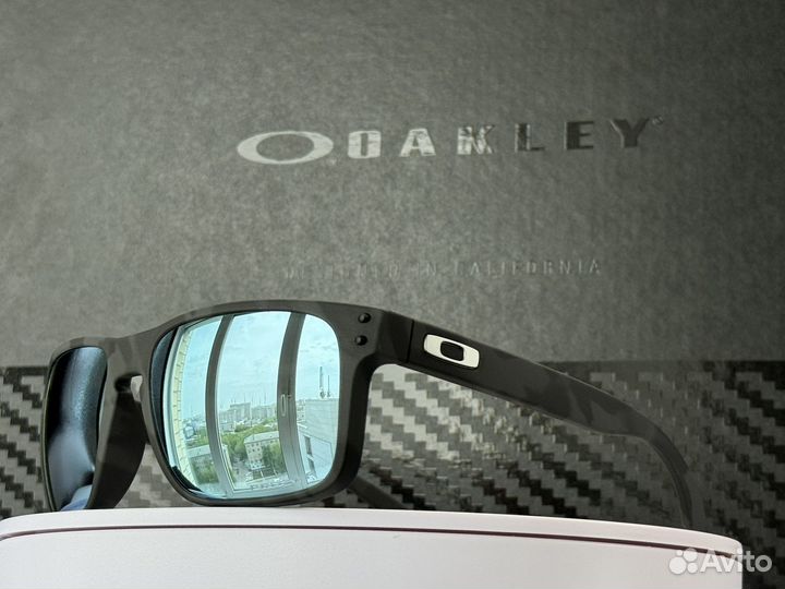 Солнцезащитные очки Oakley Holbrook Deep Water