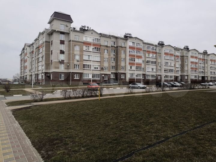 2-к. квартира, 67 м², 2/5 эт.