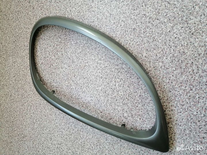 Ободок правой фары газ-31105