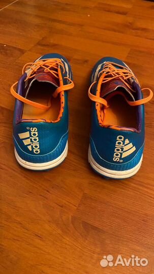 Футбольные бутсы adidas