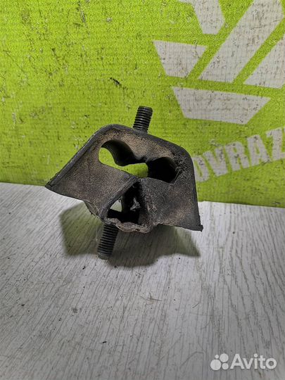 Опора двигателя Ауди 80 90 Б3