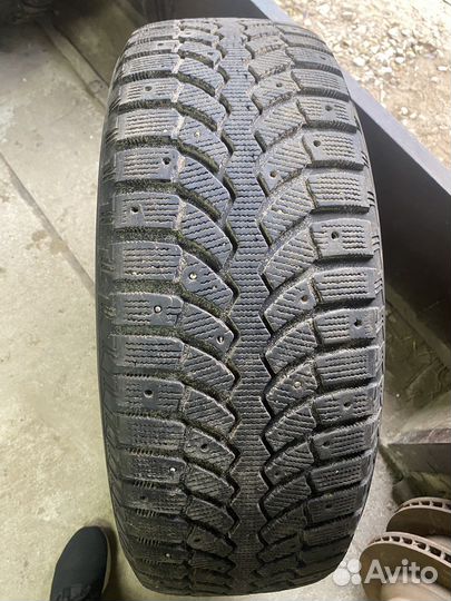 Bridgestone Blizzak Spike-01 255/65 R17