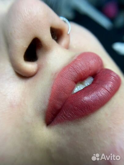 Мастер перманентного макияжа