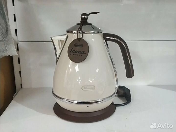 Чайник Delonghi 2001 беж