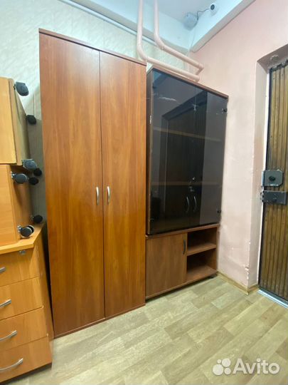 Офисная мебель б/у. Столы, тумбы, шкафы и т.д