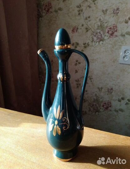 Графин или кувшинчик, вазочка