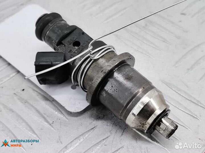 Форсунка Mitsubishi Carisma рест. 2003 31375945