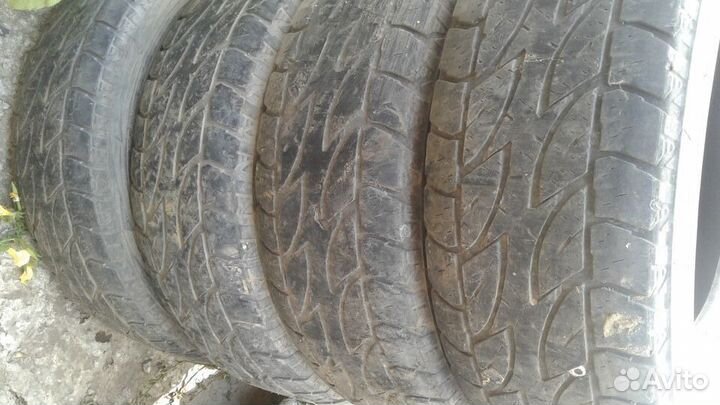 Bridgestone Dueler A/T 275/70 R16