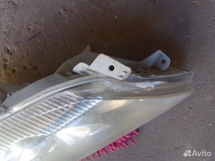 Фара на Камри 40