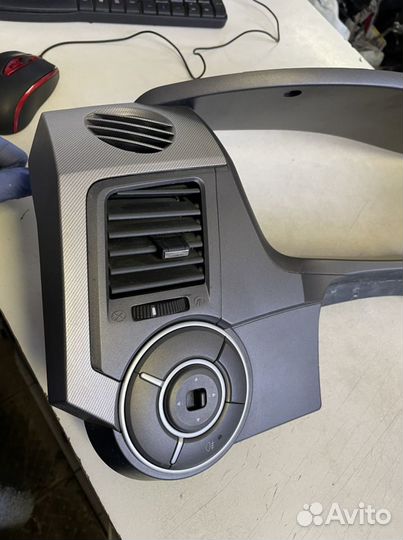 Накладка консоли в сборе Sssang Yong Kyron 2011