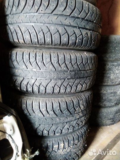 Bridgestone Ice Cruiser 7000 285/65 R17