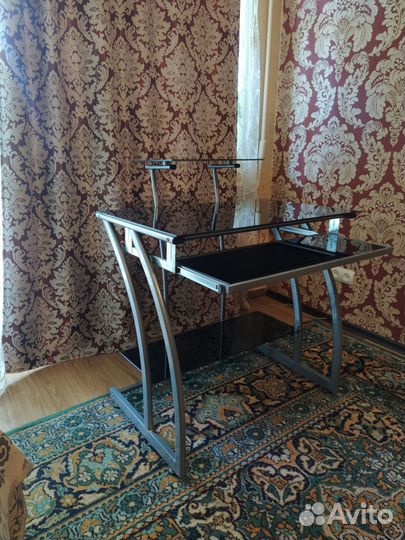 Стол стеклянный для компьютера