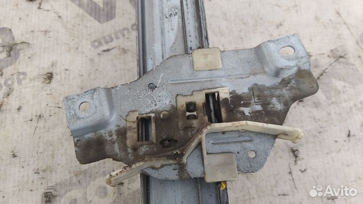 Стеклоподъемник передний мех левый Kia Shuma 1