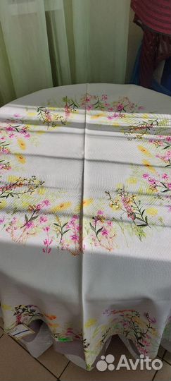 Скатерть с вышивкой