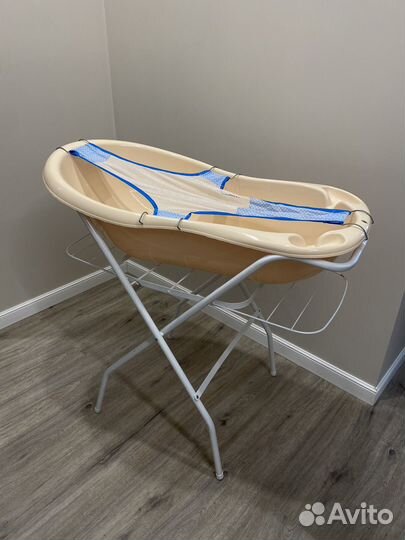 Детская ванночка для купания с подставкой