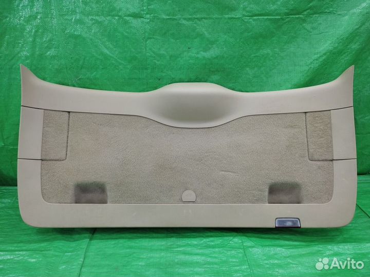 Обшивка двери багажника VW Touareg 2002-2010