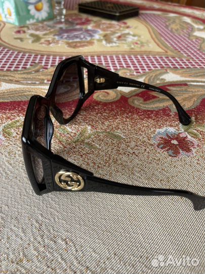 Солнечные очки gucci