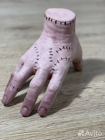 Вещь (рука из Уэнсдей)