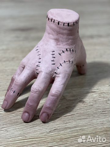 Вещь (рука из Уэнсдей)