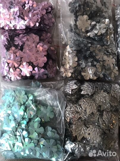 Люневильская вышивка, пайетки