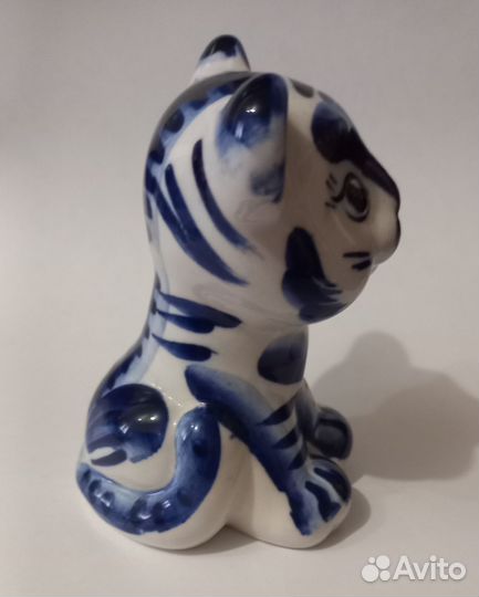 Гжель. Статуэтка тигренок