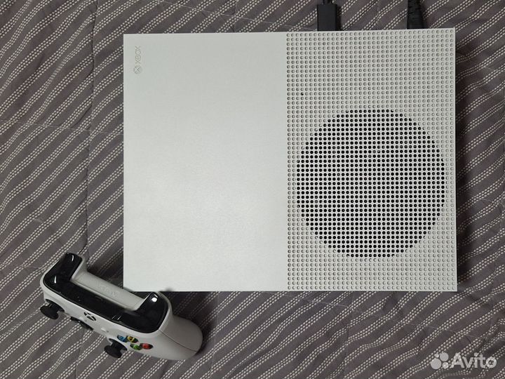 Xbox one s 1TB с дисководом