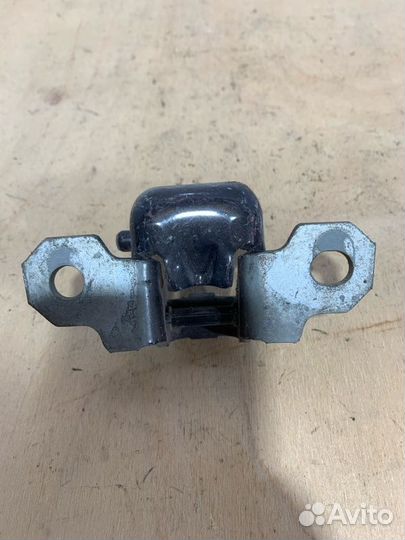 Петля двери Renault Fluence 1 2008-2015