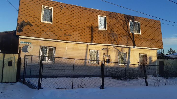 Коттедж 198 м² на участке 8 сот.