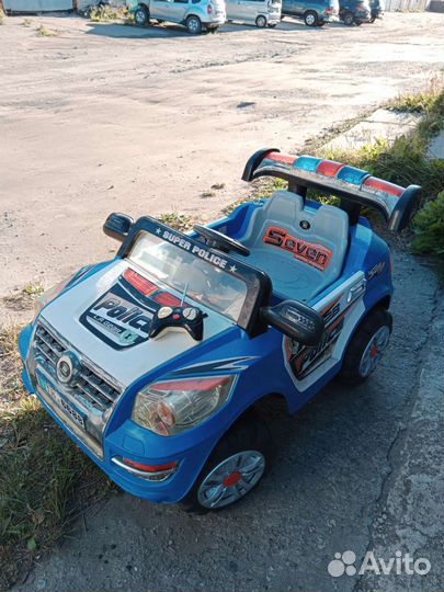 Машинка электромобиль