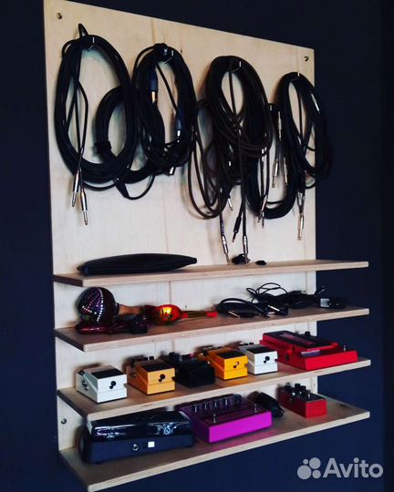 Полка для хранения музыкальных принадлежностей