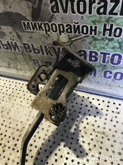 Педаль сцепления Kia Sorento 1 2.5 D4CB