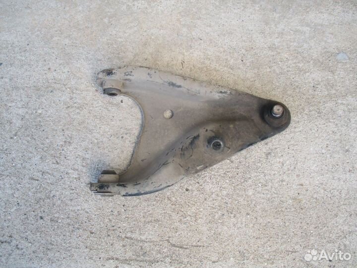 Рычаг передний правый Nissan Almera G15