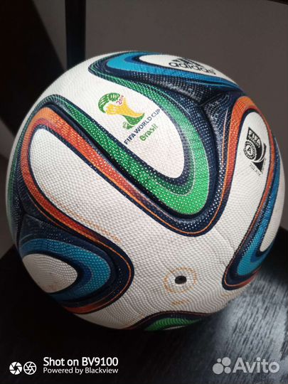 Футбольный мяч adidas brazuca